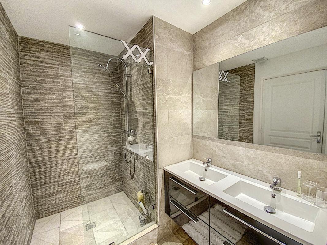 A louer appartement Front de mer BO Saint Martin-salle de douche-13